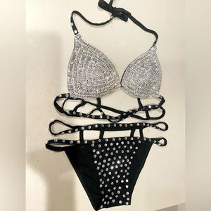 Rave + Halloween sexy outfit new buy the bra and the panty, the skirt for free.